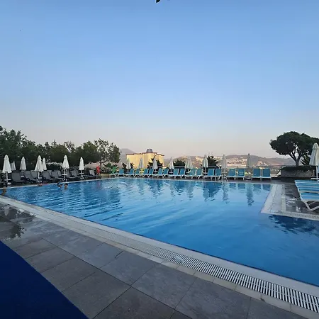 2-bedroom Sea View In Gold Apartment