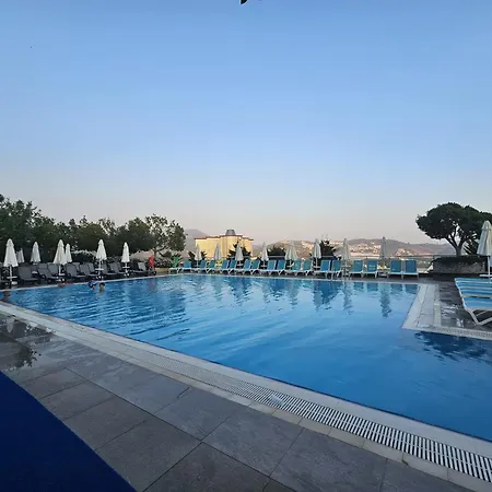 2-bedroom Sea View In Gold Apartment